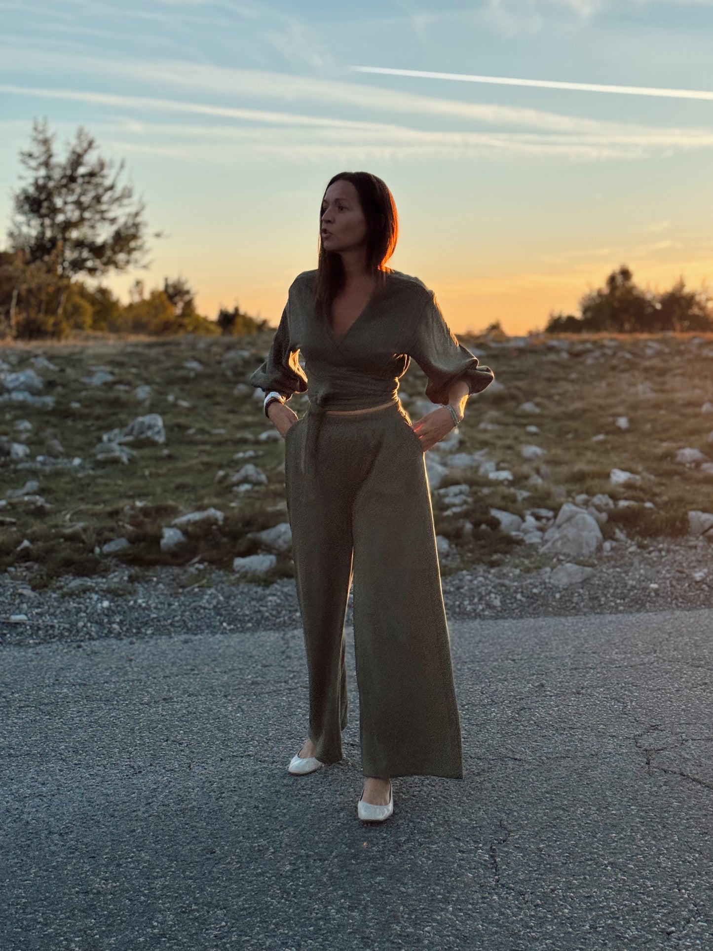 PULSE maslinaste sportsko - elegantne hlače s elastičnim strukom - udobnost i stil