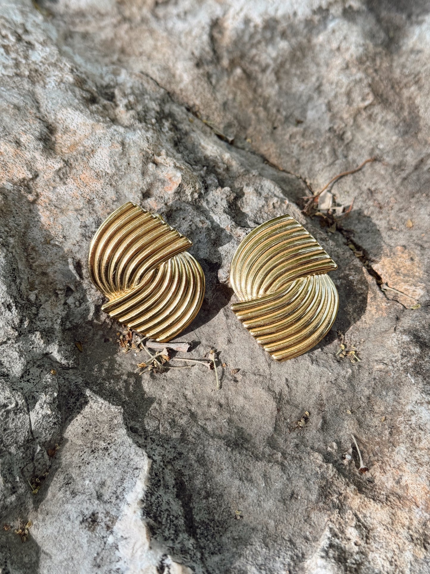 Aurora Gold naušnice – pozlaćene, vodootporne | Pulse