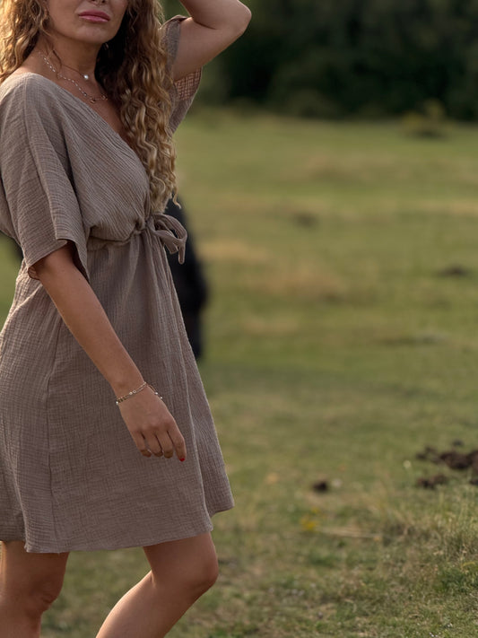 Pulse kratka kimono haljina – lagani dodir ljeta u boji pijeska i mint