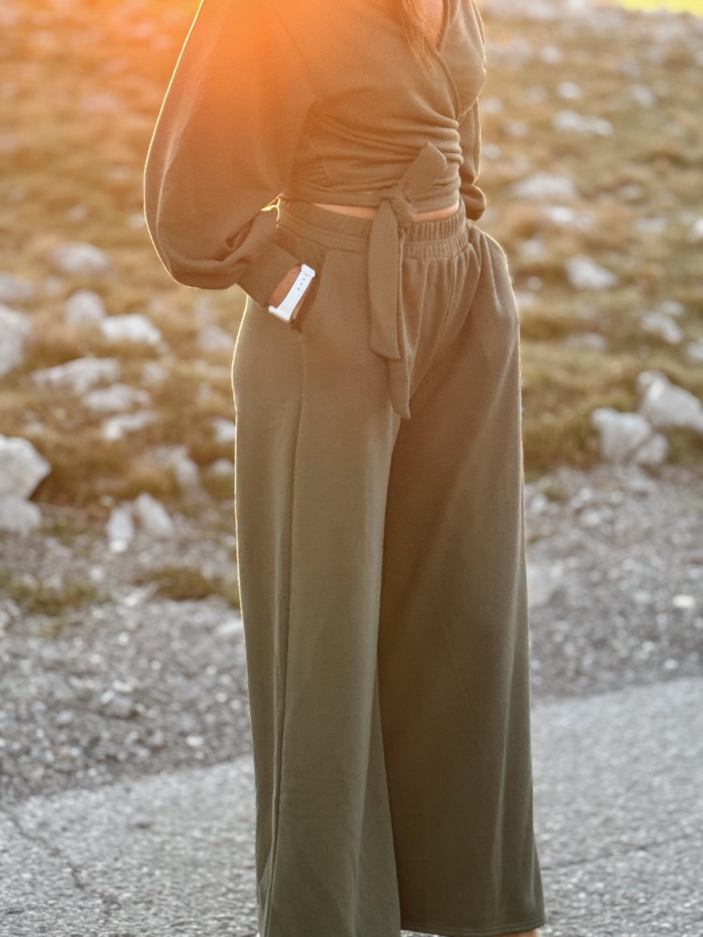 PULSE maslinaste sportsko - elegantne hlače s elastičnim strukom - udobnost i stil