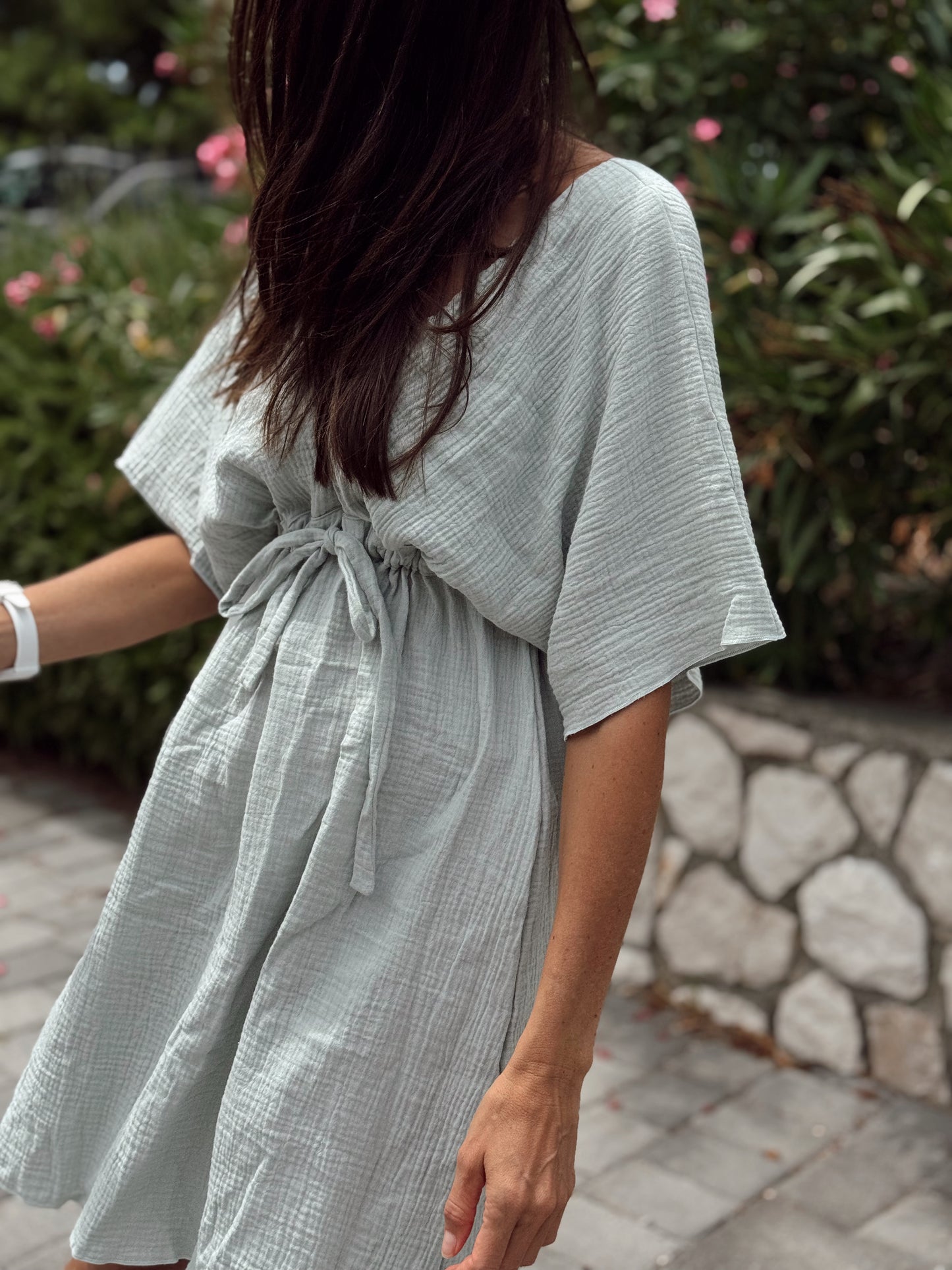 Pulse kratka kimono haljina – lagani dodir ljeta u boji pijeska i mint