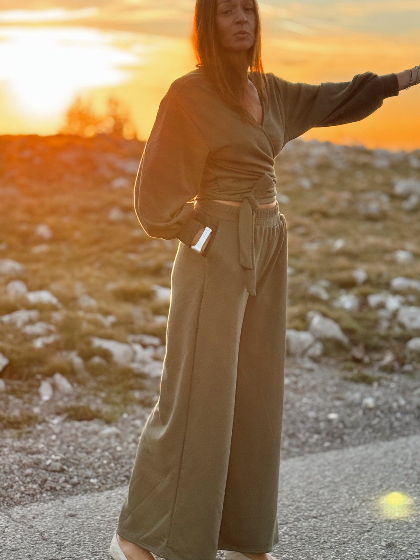 PULSE maslinaste sportsko - elegantne hlače s elastičnim strukom - udobnost i stil