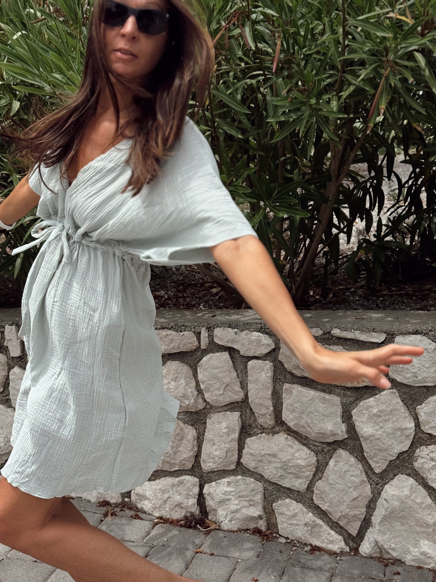 Pulse kratka kimono haljina – lagani dodir ljeta u boji pijeska i mint