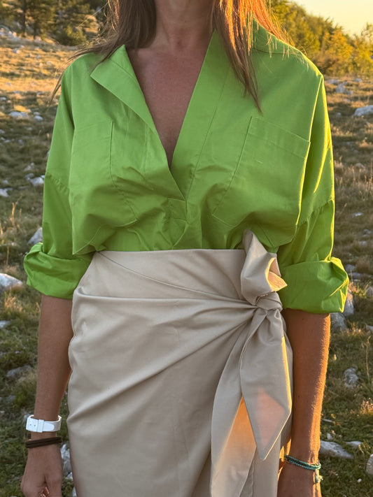 Zelena oversize košulja – elegantna i bezvremenska